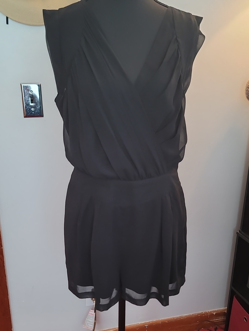 Doe & Rae Black Chiffon V-Neck Romper size large